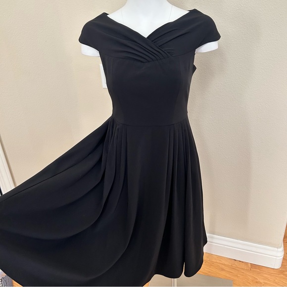 Gal Meets Glam Ruthie Little Black Dress size 2 Fit & Flare Pleated Sleeveless - Picture 5 of 9